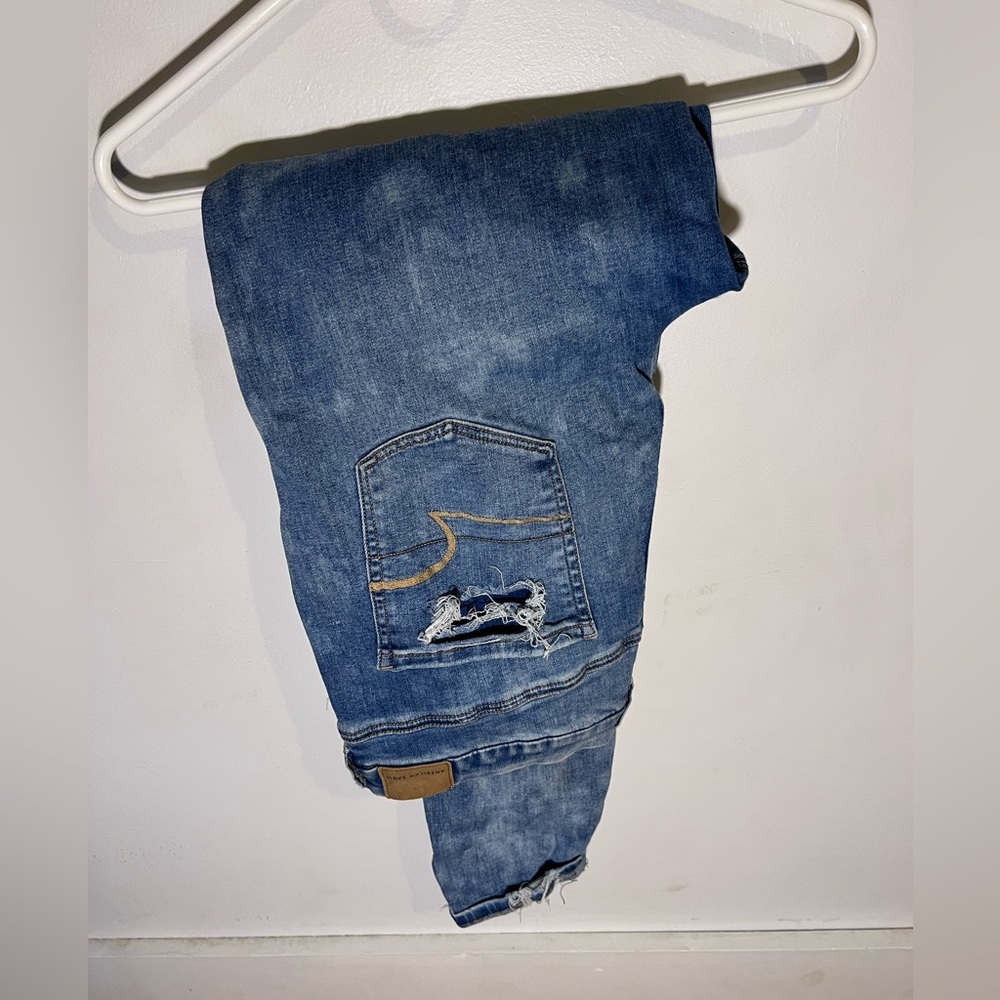 American eagle distressed skinny jeans